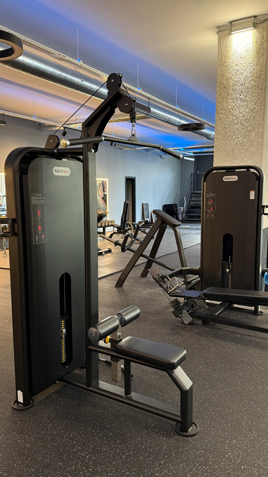 Lat pulldown ve sırt antrenman makinesi